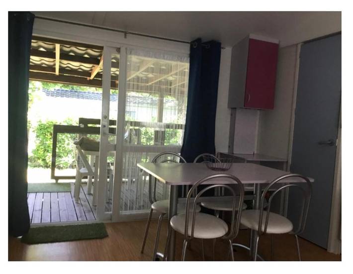 Location de vacances pour 4 personnes, avec piscine et terrasse ainsi que vue et jardin à Le Martinet - 2