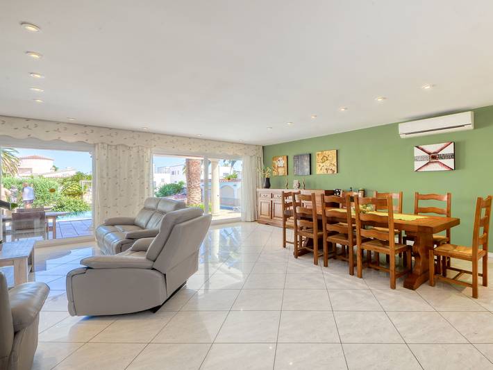 Ferienhaus für 8 Personen, mit Terrasse und Garten sowie Pool in Empuriabrava - 3