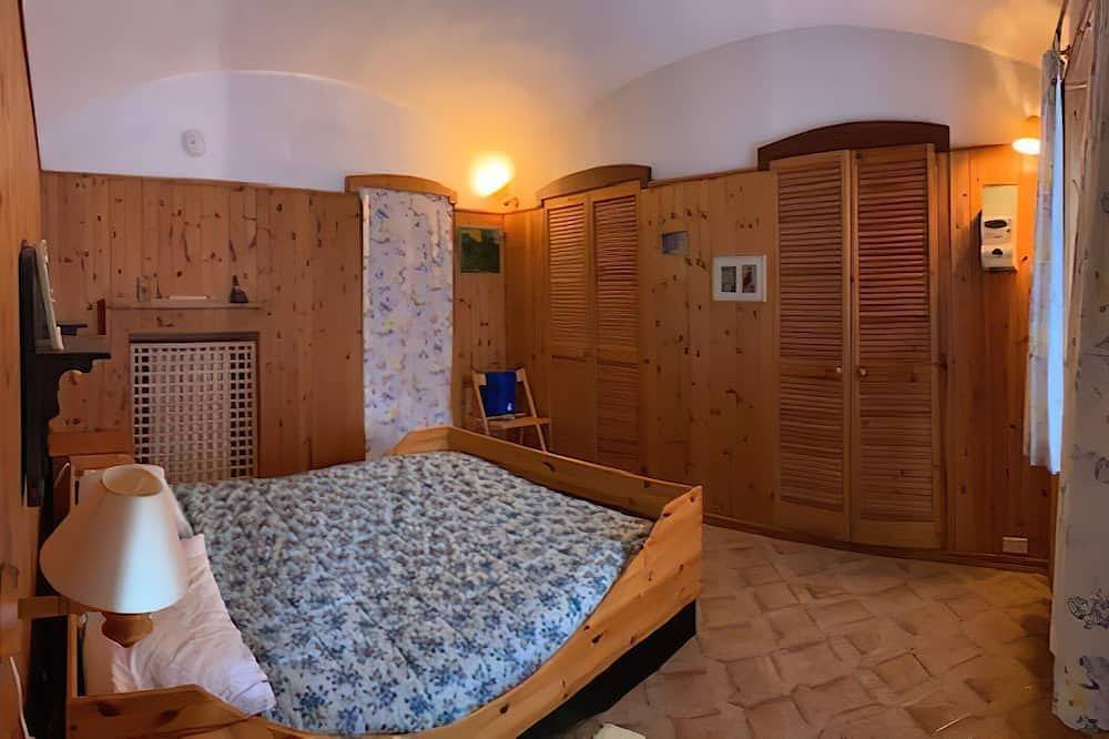 Peaceful and cozy, not far from main cities, for cooling down or remote working in Sostegno, Biella Provinz