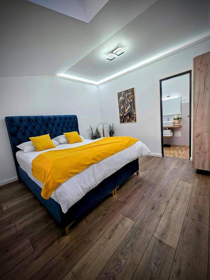 Gîte pour 4 personnes, avec balcon ainsi que jardin et jacuzzi dans Deva (Roumanie)