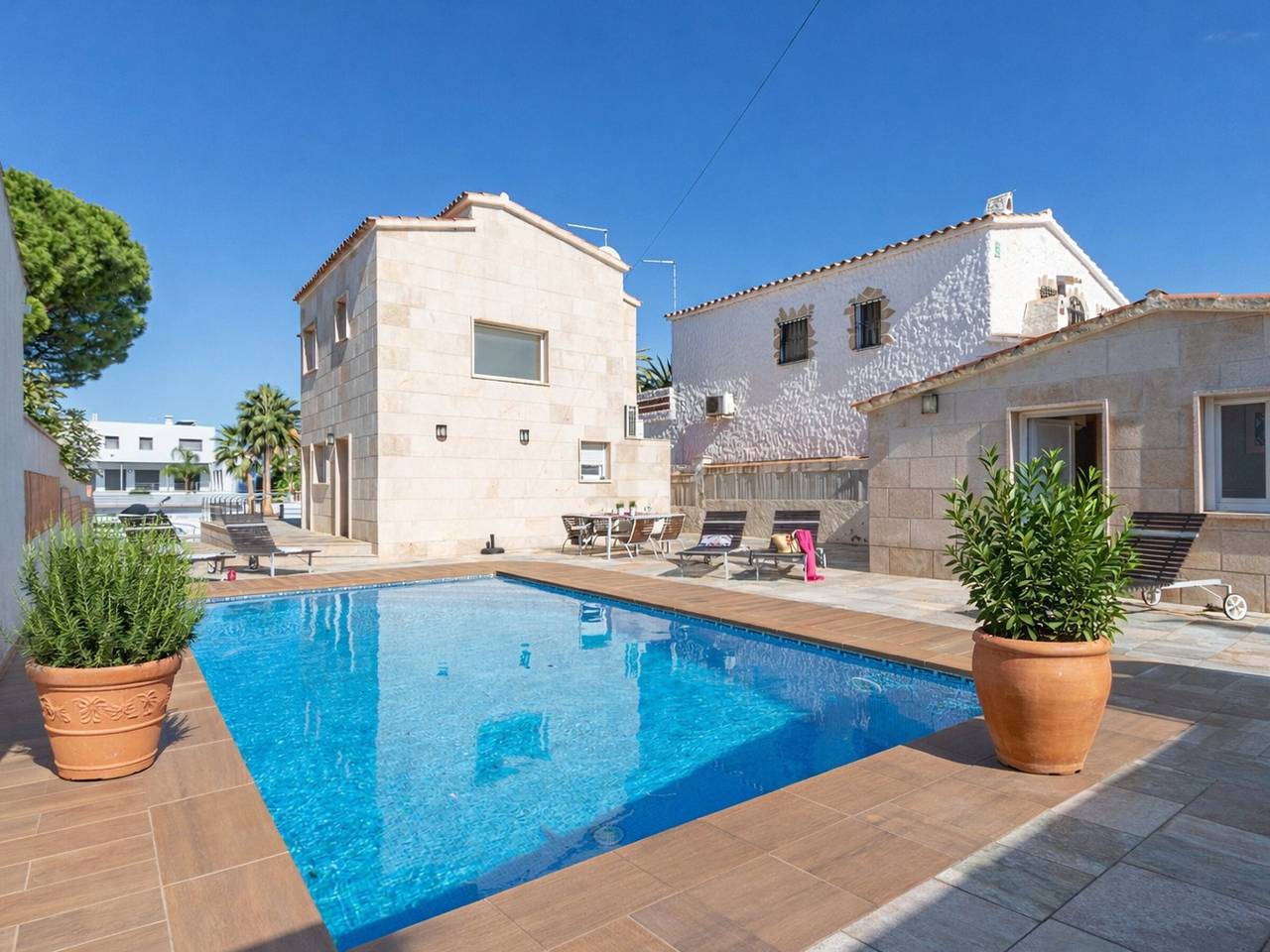 Kanalvilla mit privatem Pool und Studio in Empuriabrava in Empuriabrava, Oberampurien