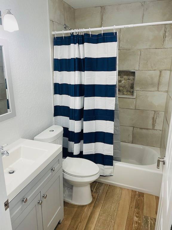 Historic house with memory foam king suite close to downtown. in West Palm Beach, Palm Beach County