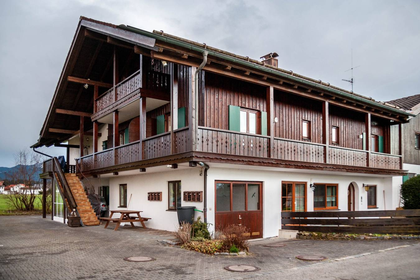 Ganze Wohnung, Ferienwohnung 'In Urspring Am Lechstausee' mit Bergblick, Gemeinschaftsgarten und Balkon in Steingaden, Romantische Straße