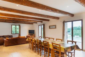 Maison De Vacances pour 12 Personnes dans Chambonas, Massif central, Photo 2