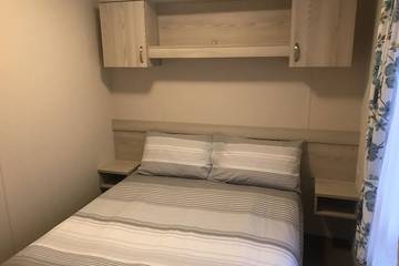 Static Caravan for 4 People in Poole, Poole Harbour, Photo 3