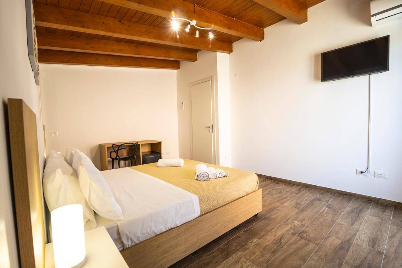 Deluxe Double Room with Extra Bed in Villagrazia di Carini, Carini