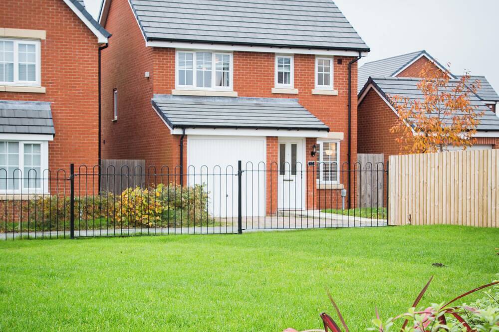 Bright 3-Bed 2.5-Bath Bolton Home in Westhoughton, Bolton