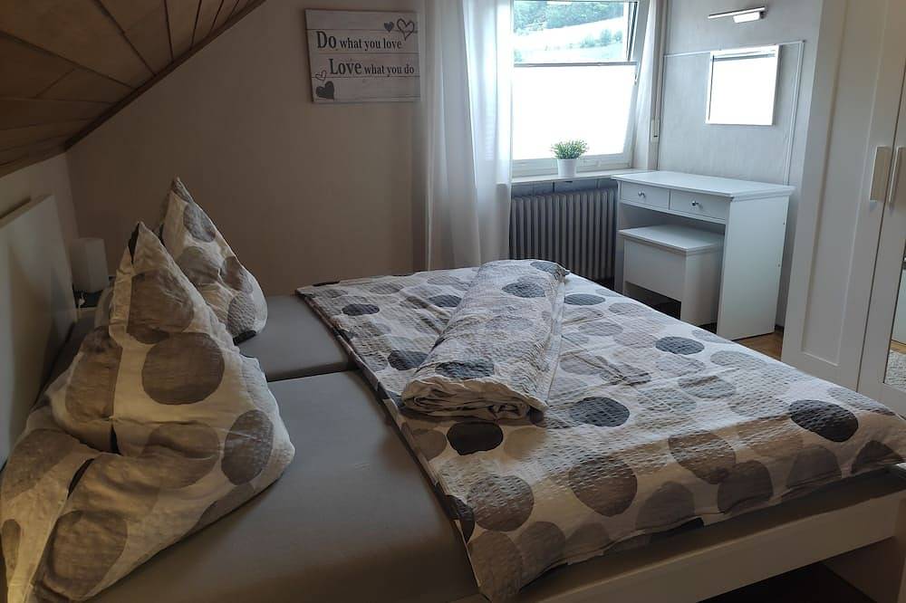 Appartement entier, Appartement confortable et lumineux dans la campagne avec balcon et jardin, entièrement rénové en 2018 in Dernbach, Arrondissement de la Route-du-Vin-du-Sud