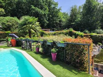 Gîte pour 2 personnes, avec piscine et terrasse à Aubazines