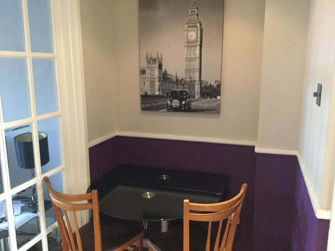 Entire holiday apartment, Budget Double Room in Shepton Mallet, Somerset