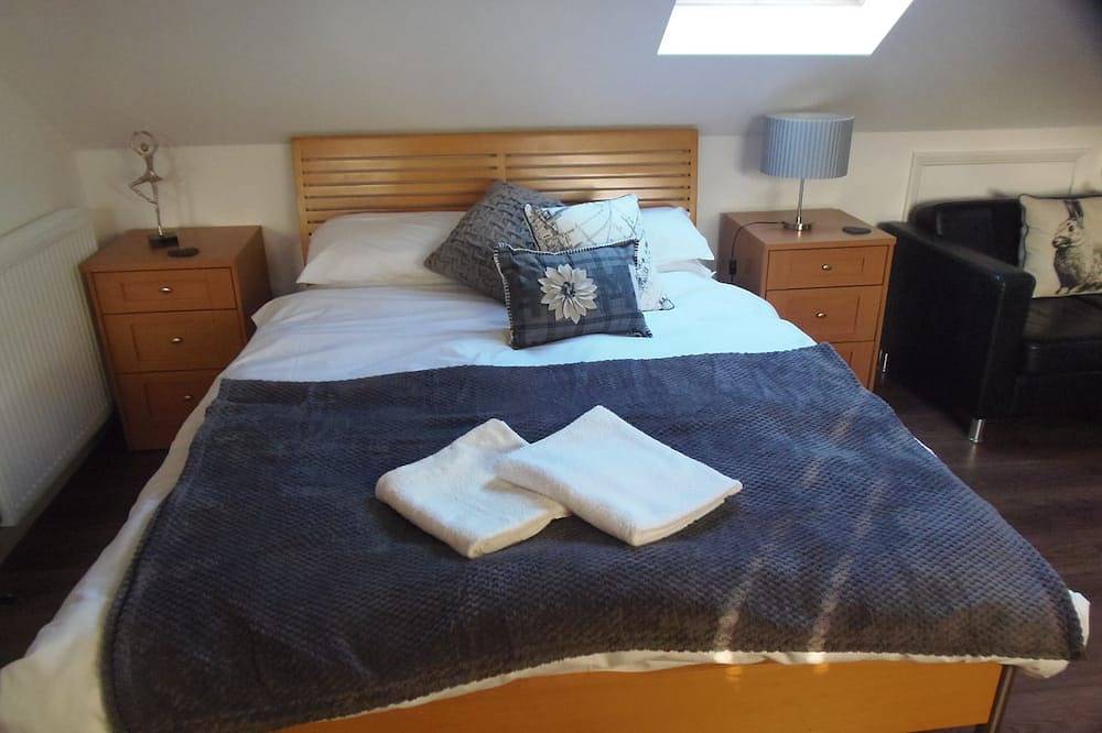 Entire apartment, Detached 1st Floor Studio Flat in Littlehampton, West Sussex