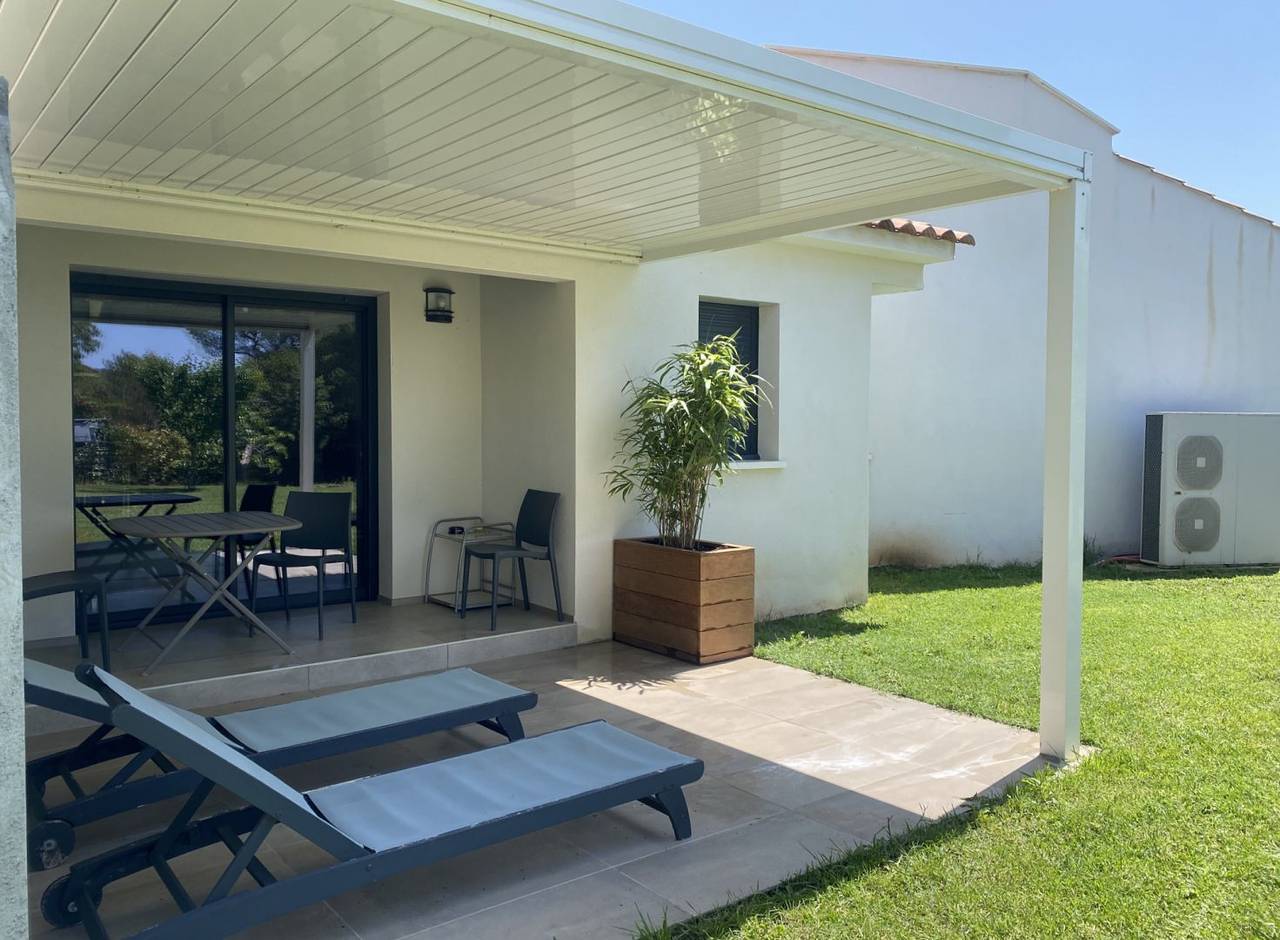 Studio entier, T2 neuf dans villa 3 km de la mer St Cyr/Mer in La Cadière-d'Azur, Région de Toulon