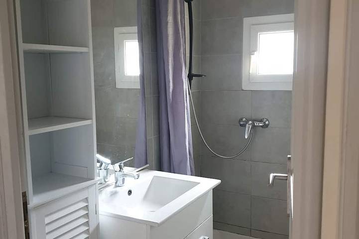 Gîte pour 6 personnes, avec jardin ainsi que terrasse et piscine, animaux acceptés à Saint-Andéol-de-Vals - 4