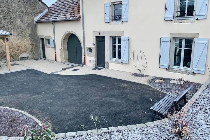 Gîte pour 8 personnes, avec jardin ainsi que terrasse et jacuzzi, animaux acceptés dans Rouvres-la-Chétive