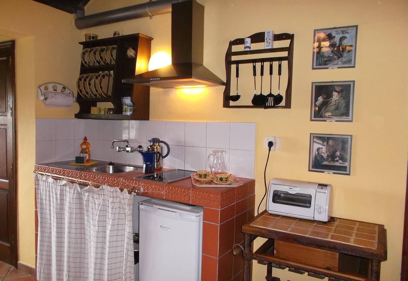 Apartamento inteiro, Apartamento "Apartamentos Monasterio de San Antonio No. 4" com varanda privada e vista para o mar in El Amparo, Icod de los Vinos