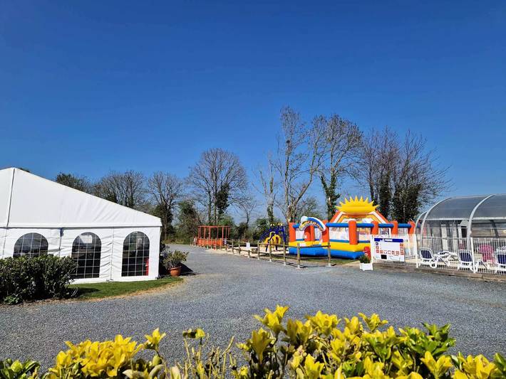 Camping pour 8 personnes, avec terrasse et piscine, animaux acceptés dans le Calvados - 2