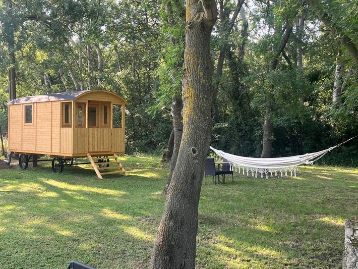 Maison d’hôte pour 2 personnes, avec Balcon et Terrasse ainsi que Jardin et Piscine
