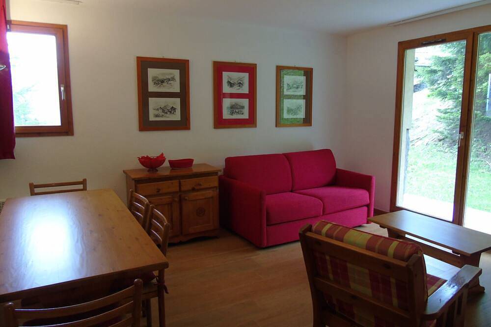 Ganze Wohnung, Gemütliches 2-Zimmer-Apartment mit Terrasse, 4. Etage, nahe Skilifte und Geschäfte, für 6 Personen in Valfréjus, Modane