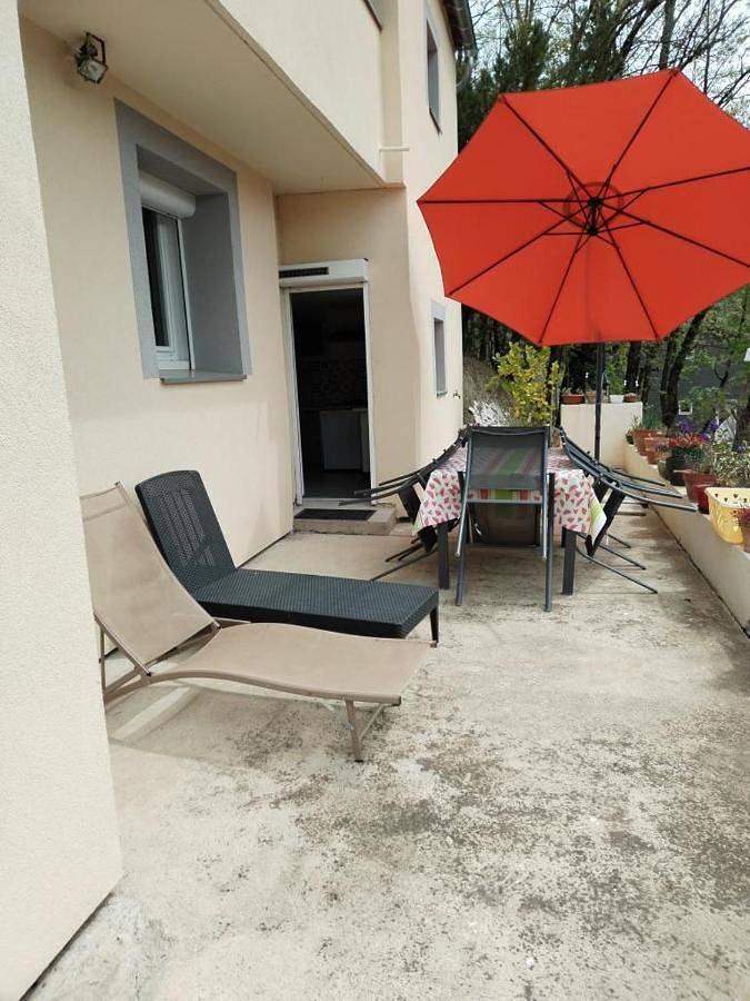Gîte pour 4 personnes, avec vue et terrasse à Rompon