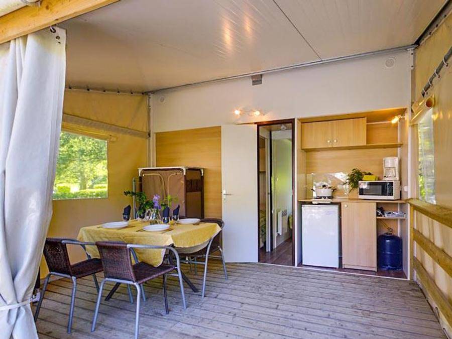 Camping Domaine Des Blachas - Bungalowzelt 4 personen - Tithome - 2 Zimmer - kollektive Sanitäranlagen Camping 21 m2 in Salavas, Gorges de l’Ardèche