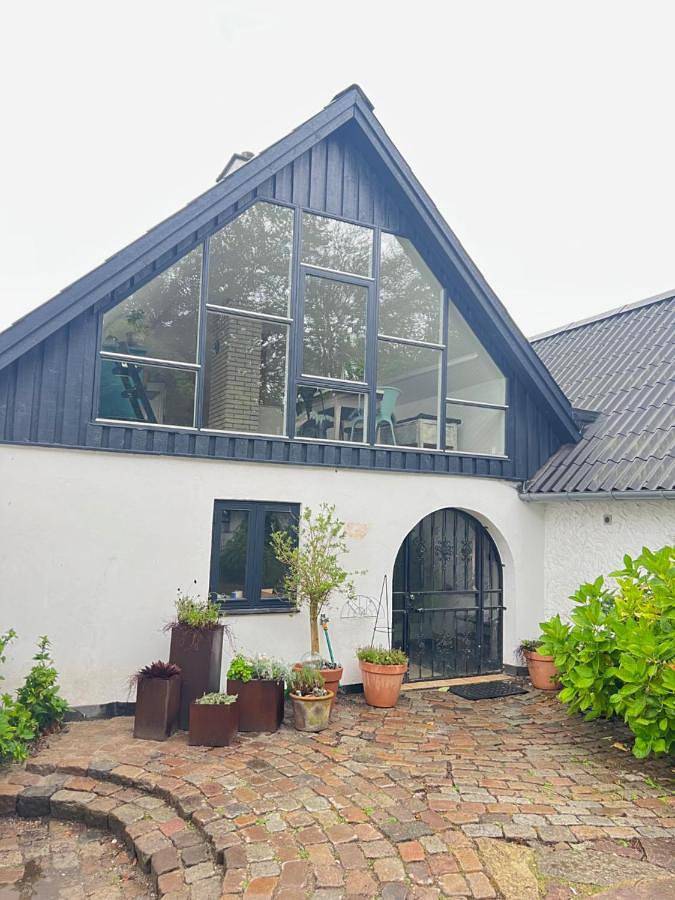 Lejlighedshotel for 2 personer, med Balkon og Terrasse såvel som Have og Søudsigt i Køge