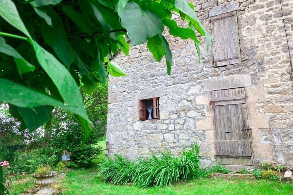 Les collines gîte onze Beauval in Saint-Dizier-Masbaraud, Région de Guéret