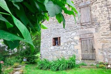 Gîte pour 3 personnes, avec jardin à Saint-Dizier-Leyrenne