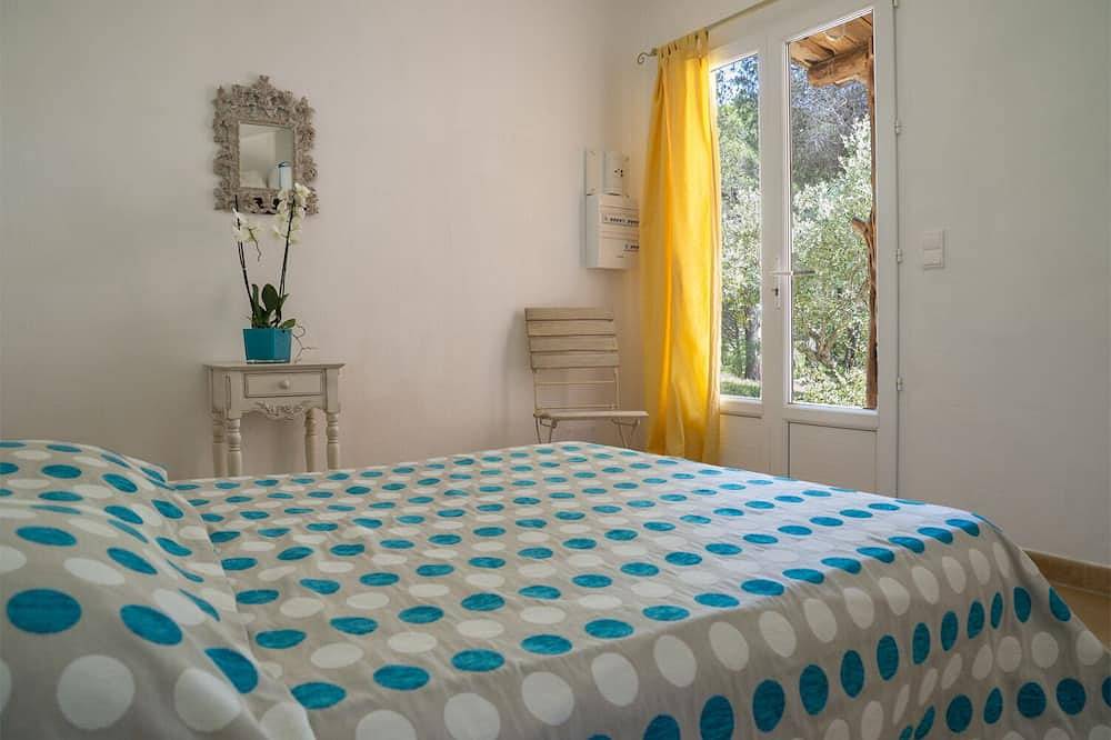 Jolie maison bord de mer- plage Palombaggia à 150 maccès privé in Palombaggia, Porto-Vecchio