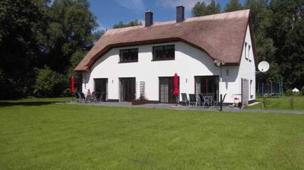 Ferienhaus für 14 Personen, mit Garten und Sauna sowie Terrasse und Ausblick, kinderfreundlich in Dreschvitz
