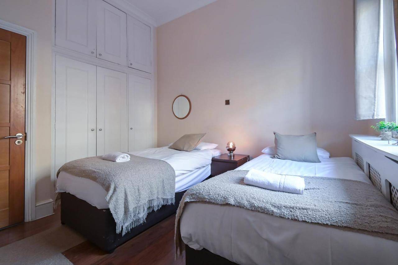 Queensway Hyde Park Flat by Dc London Rooms in Londres, Angleterre du Sud-Est