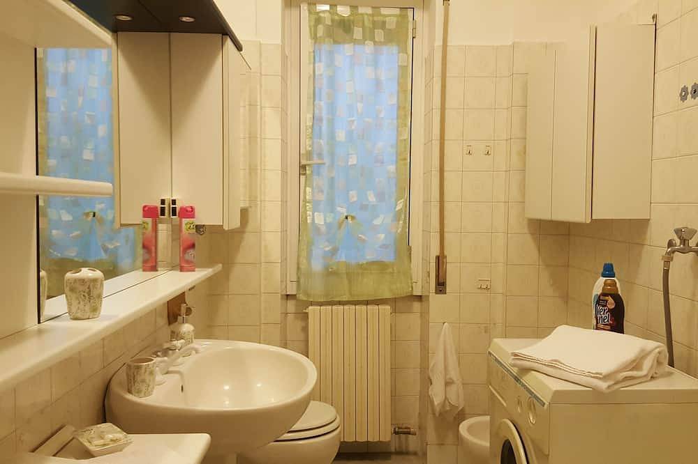 Entire apartment, Large one-bedroom apartment excellent Bassini-Multimedica-Niguarda Hospital in Cinisello Balsamo, Milan Province