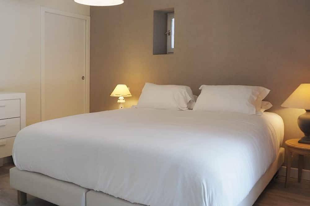 Apartamento entero, Charming house in Porspoder with outdoor pool – Near beaches & quiet setting in Porspoder, Región de Brest