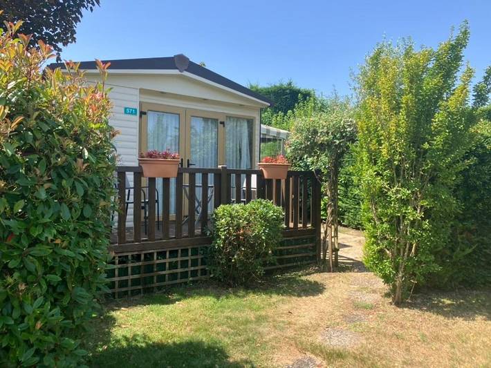 Parc de vacances pour 4 personnes, avec jardin et jacuzzi ainsi que piscine et bassin pour enfant en Charente-Maritime - 2