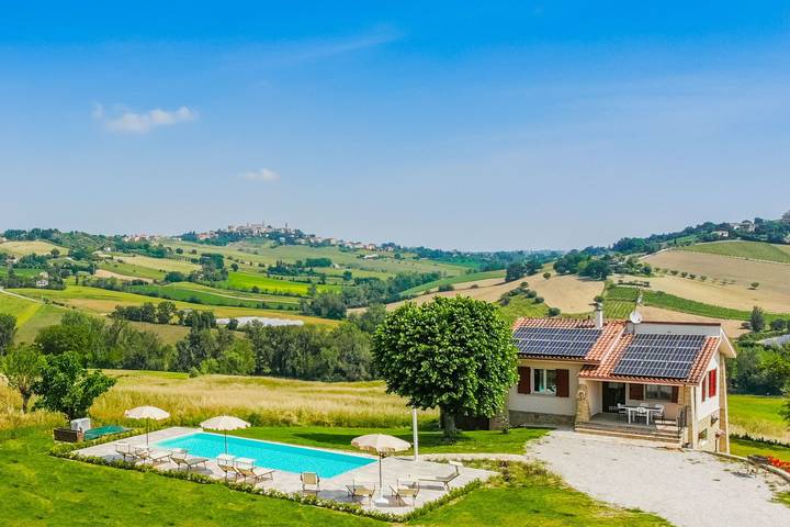 Villa pour 8 personnes avec piscine in Mondavio, Valle del Metauro