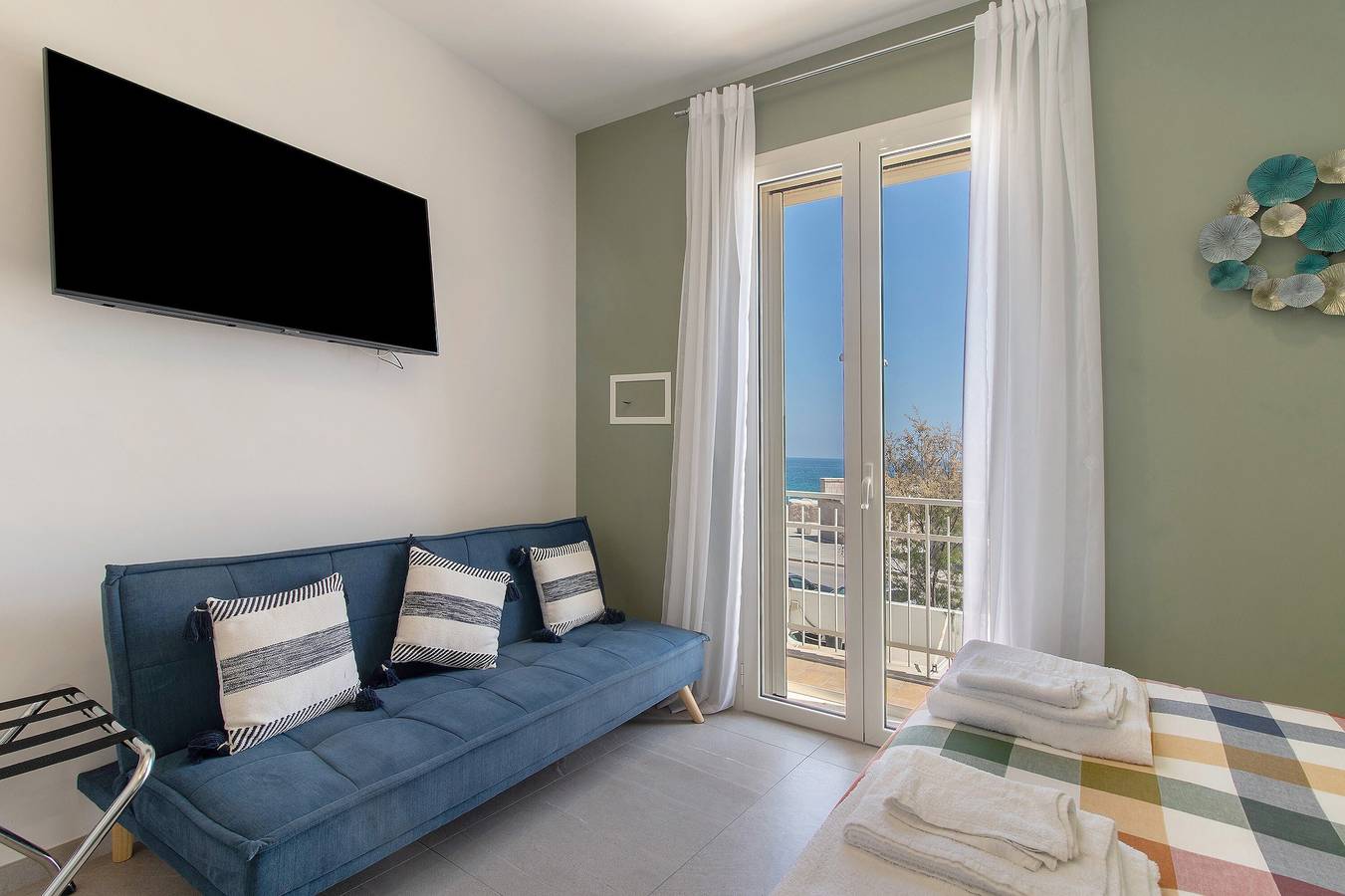 Zimmer 'Vista Mare - Pesce' mit gemeinsamer Terrasse, Wi-Fi und Klimaanlage in Mola di Bari, Bari Provinz
