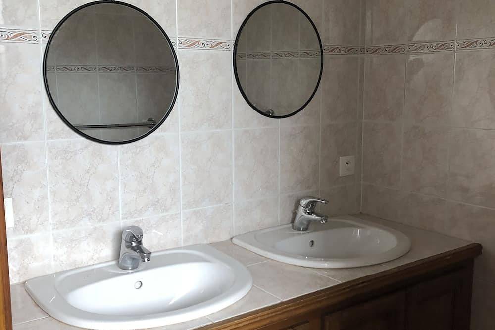 Appartement entier, Beau gite, refait à neuf, dans une  ancienne ferme. in Lasse, Région de Bayonne