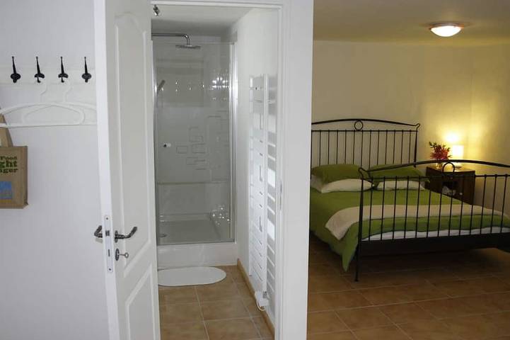 Gîte pour 2 personnes, avec jardin et terrasse à Lopérec - 2