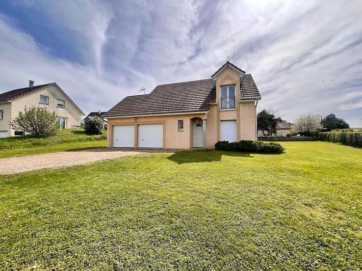 Gîte pour 6 personnes, avec jardin et vue, animaux acceptés dans Les Auxons