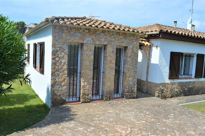 Ferienhaus für 5 Personen, mit Terrasse und Pool sowie Meerblick und Garten an der Costa Brava - 2
