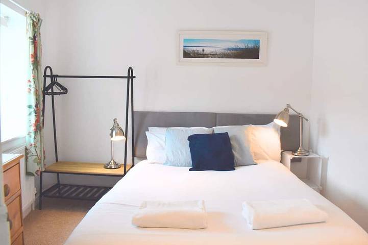 Entire apartment, City Centre Chichester Apartment, Peaceful Chichester Retreat, Sleeps 2 in Chichester, West Sussex