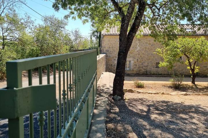 Location de vacances pour 6 personnes, avec jardin et terrasse à Lussan - 4