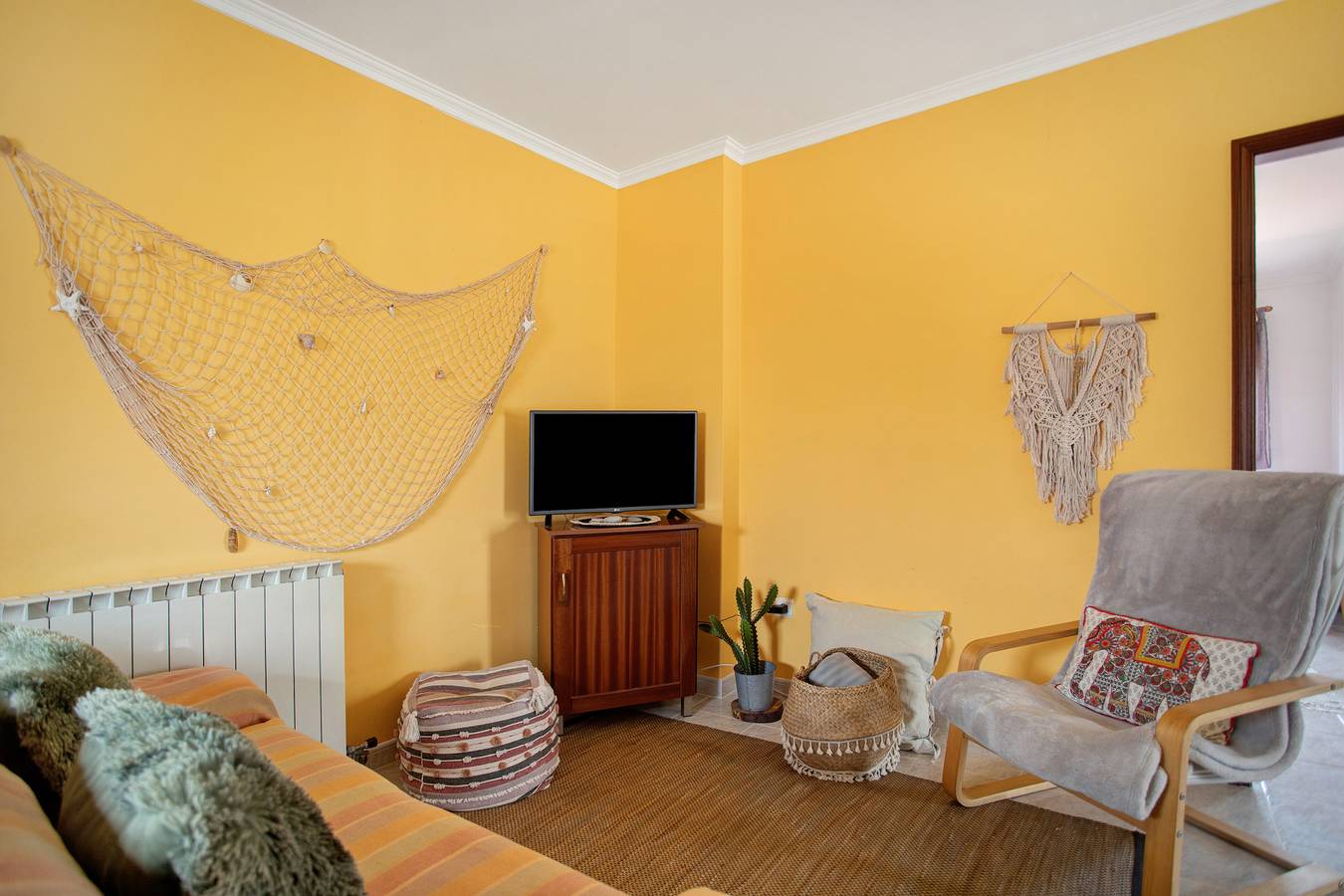 Ganze Wohnung, Ferienwohnung 'Porto Dinheiro Beach 2' mit Gemeinschaftspool, gemeinsamer Terrasse und Wlan in Ribamar, Lissabon Distrikt