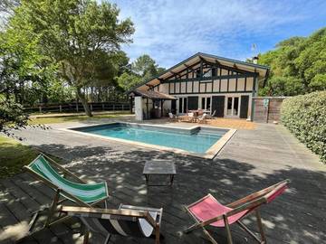 Location de vacances pour 12 personnes, avec piscine dans Plage Naturistes