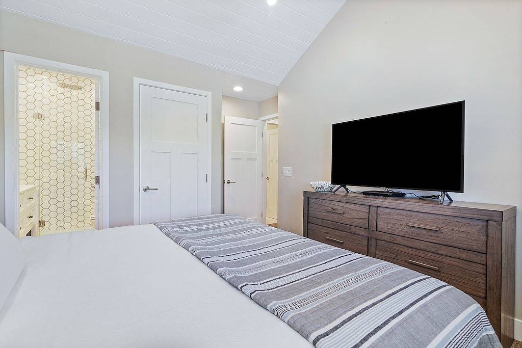 Ganze Wohnung, Newly renovated condo, closest walk to theme parks - pools & hot tub on-site in Anaheim, Orange County
