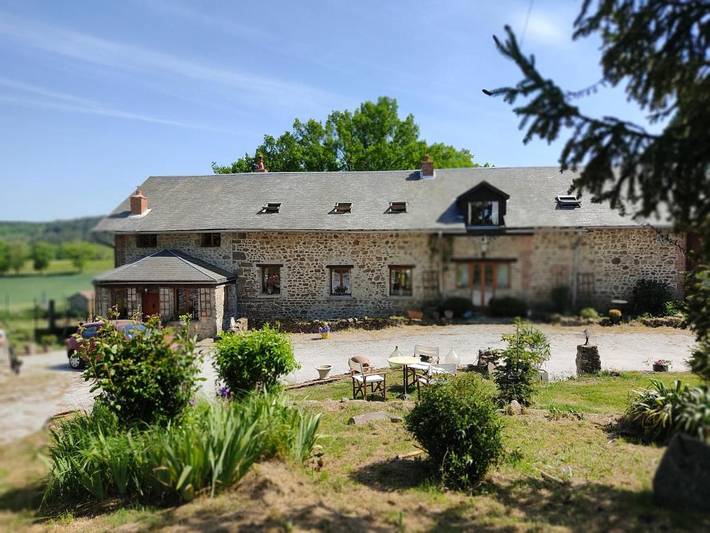 Chambre d’hôte pour 5 personnes, avec Balcon et Jacuzzi ainsi que Terrasse et Jardin