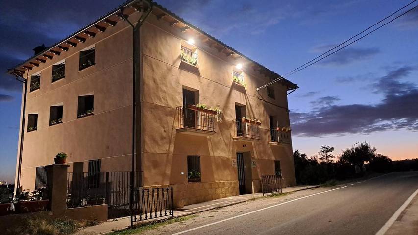 Aparthotel para 2 personas, con vistas además de jardín y piscina en Somontano de Barbastro - 4