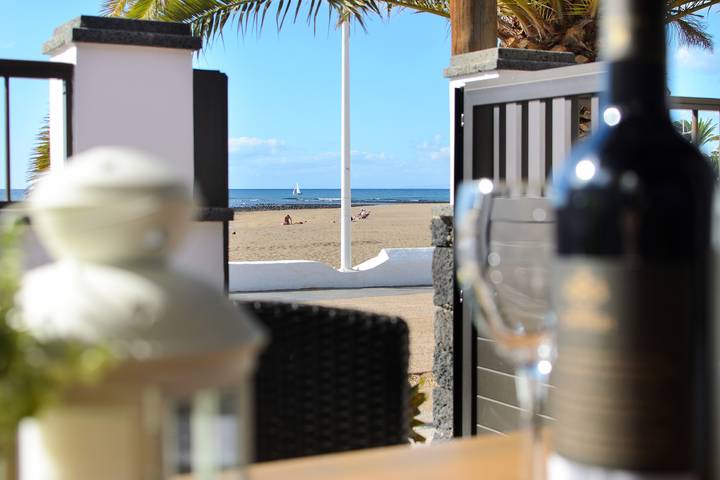 Schönes Ferienhaus "Salitre" nahe dem Strand mit Wlan, Balkon & Terrasse in Playa Honda, San Bartolomé