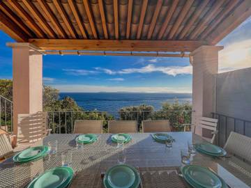 Location de vacances pour 8 personnes, avec terrasse à Rayol-Canadel-sur-Mer