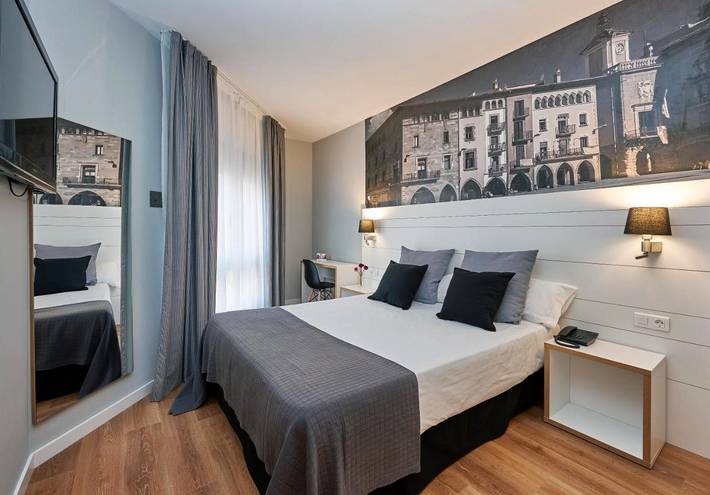 Hôtel pour 2 personnes, avec terrasse et vue à Vic - 4