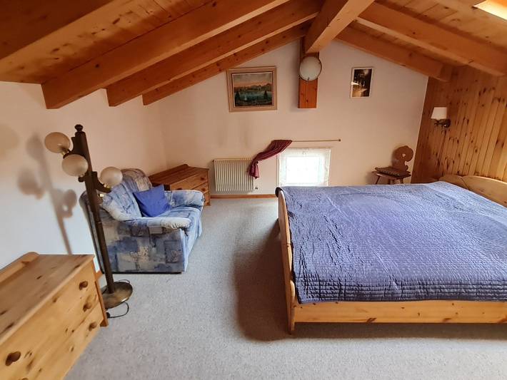 Ganze Wohnung, Chalet Haus (bei Einfahrt grosser Nussbaum ) in Leuk, Walliser Alpen